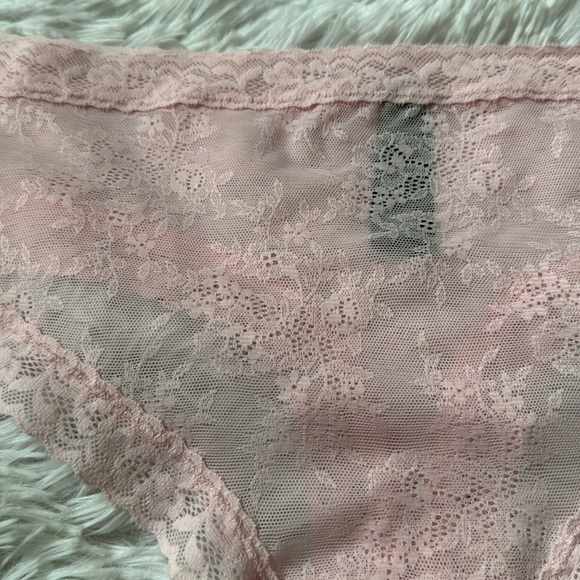 NATORI
ESCAPE THONG - Picture 4 of 7